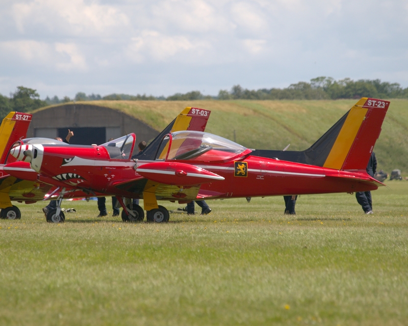MARCHETTI SF-260 LES DIABLES ROUGE ST-23 P1017719(1).jpg