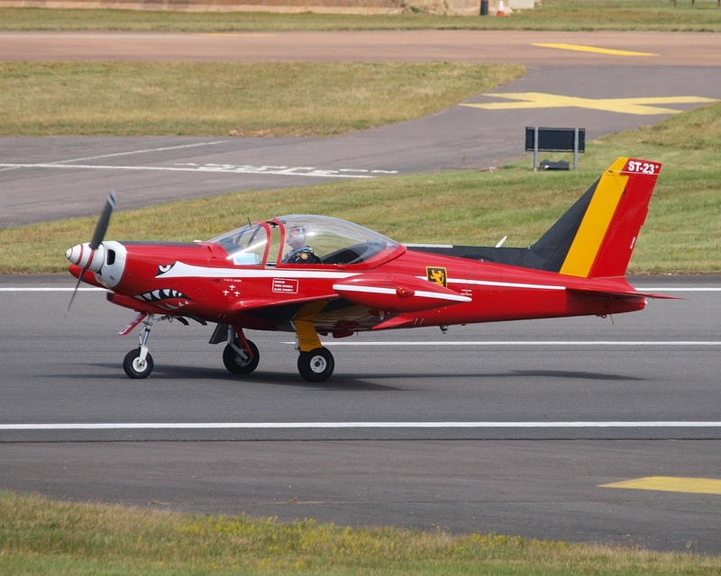 MARCHETTI SF-260 LES DIABLES ROUGE ST-23 P7153668(1).jpg :: OLYMPUS DIGITAL CAMERA