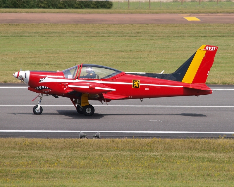 MARCHETTI SF-260 LES DIABLES ROUGE ST-27 P7153665(1).jpg :: OLYMPUS DIGITAL CAMERA