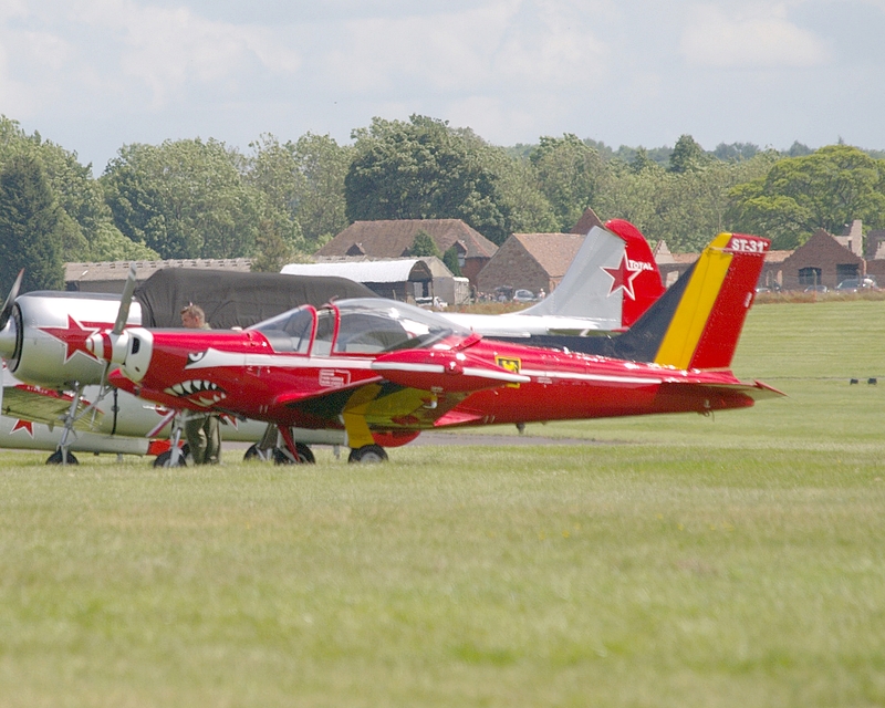 MARCHETTI SF-260 LES DIABLES ROUGE ST-31 P1017779(1).jpg