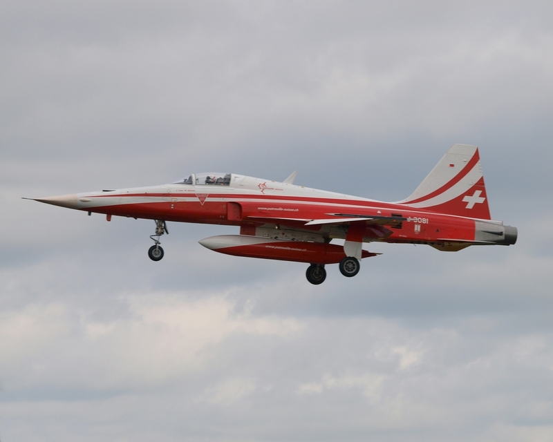 NORTHROP F-5 TIGER J-3081 PATROUILLE SUISSE P1011502(1).jpg :: OLYMPUS DIGITAL CAMERA