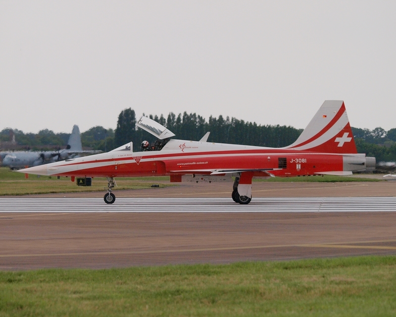NORTHROP F-5 TIGER J-3081 PATROUILLE SUISSE P1012093(1).jpg :: OLYMPUS DIGITAL CAMERA