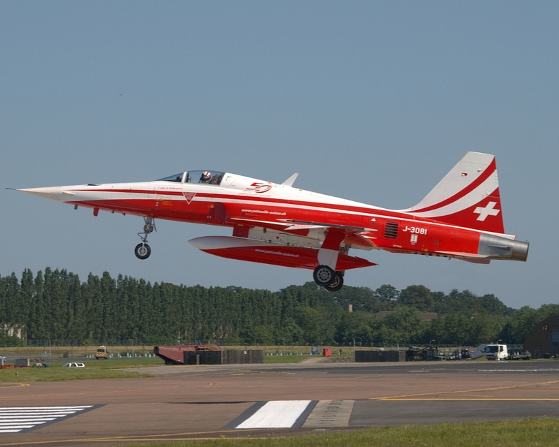 NORTHROP F-5 TIGER J-3081 PATROUILLE SUISSE P1012184(1).jpg