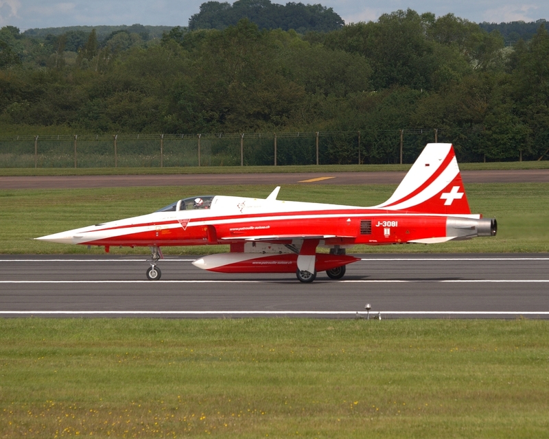 NORTHROP F-5 TIGER J-3081 PATROUILLE SUISSE P7059590(1).jpg