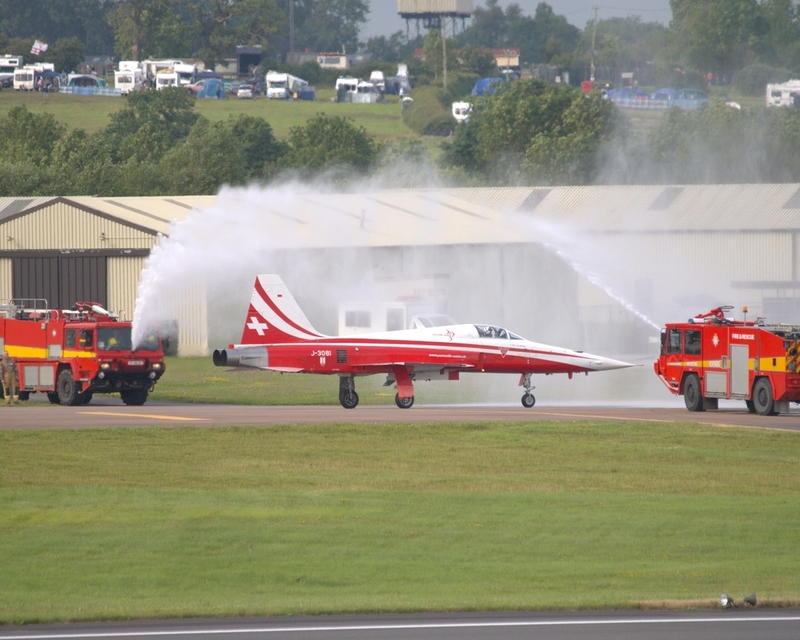 NORTHROP F-5 TIGER J-3081 PATROUILLE SUISSE P7083242(1).jpg