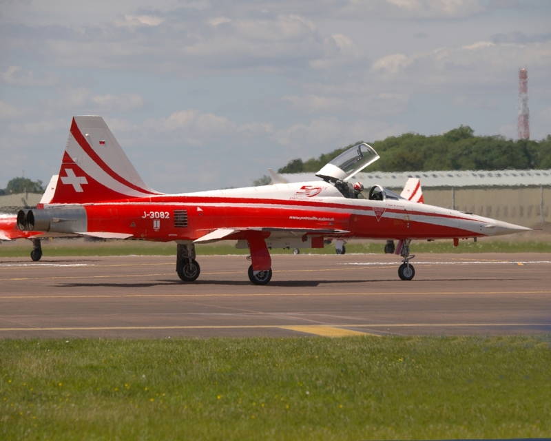 NORTHROP F-5 TIGER J-3082 PATROUILLE SUISSE P1012560(1).jpg