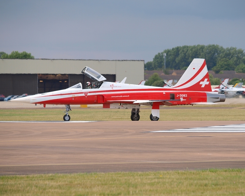 NORTHROP F-5 TIGER J-3082 PATROUILLE SUISSE P1017530(1).jpg :: OLYMPUS DIGITAL CAMERA