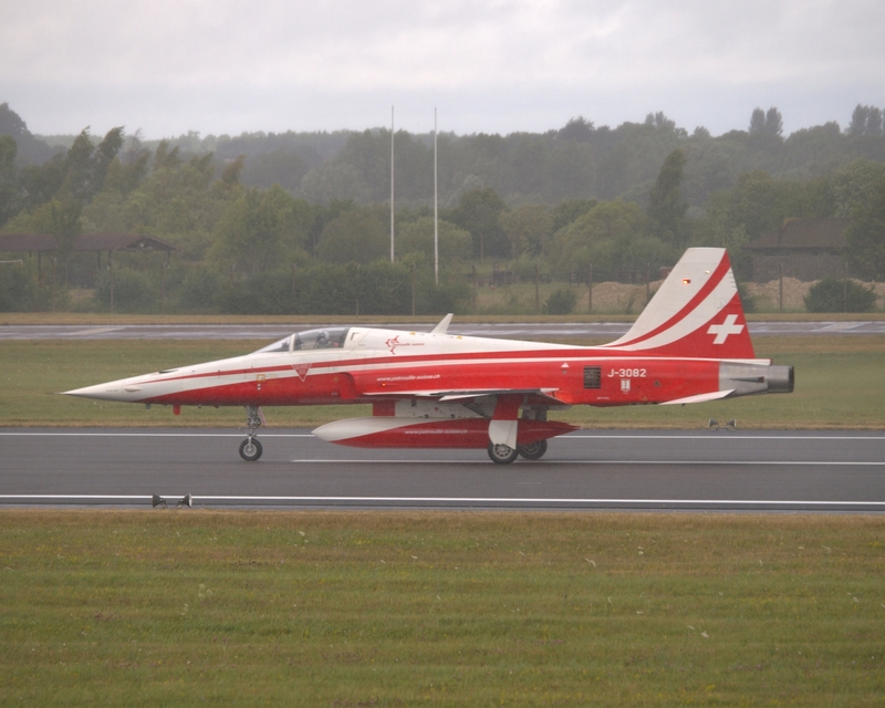 NORTHROP F-5 TIGER J-3082 PATROUILLE SUISSE P7157913(1).jpg