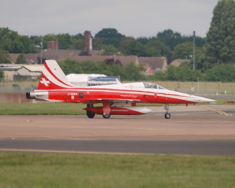 NORTHROP F-5 TIGER J-3084 PATROUILLE SUISSE P1011552(1).jpg :: OLYMPUS DIGITAL CAMERA