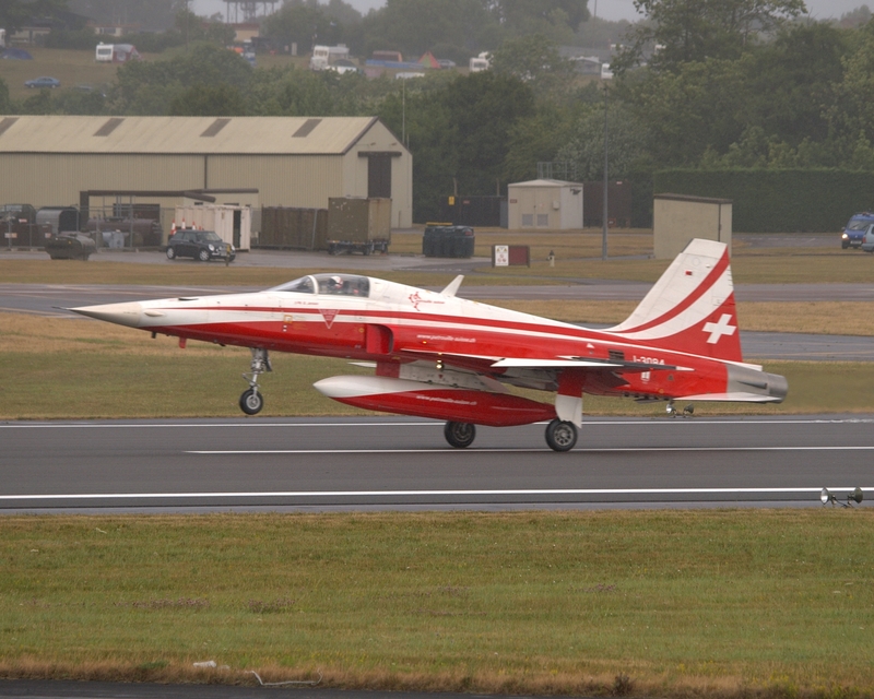 NORTHROP F-5 TIGER J-3084 PATROUILLE SUISSE P7157919(1).jpg