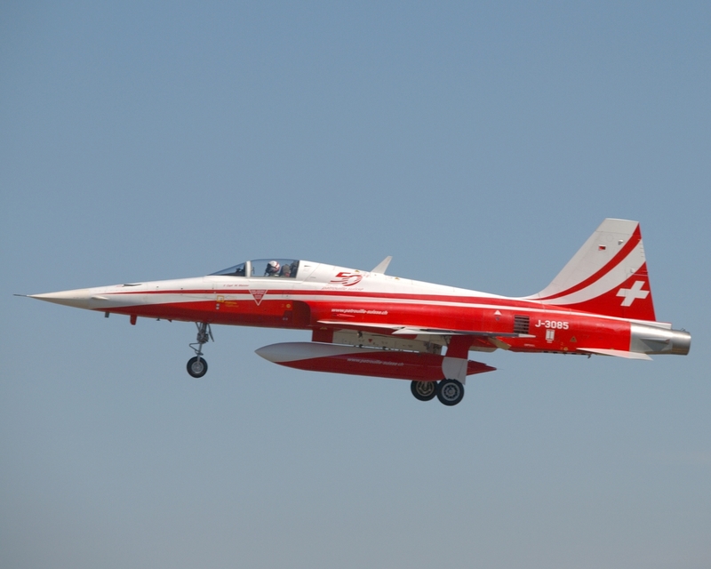 NORTHROP F-5 TIGER J-3085 PATROUILLE SUISSE P1012207(1).jpg