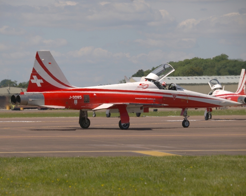 NORTHROP F-5 TIGER J-3085 PATROUILLE SUISSE P1012559(1).jpg