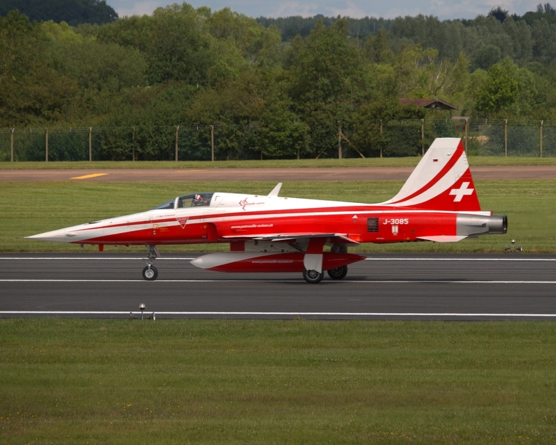 NORTHROP F-5 TIGER J-3085 PATROUILLE SUISSE P7059585(1).jpg