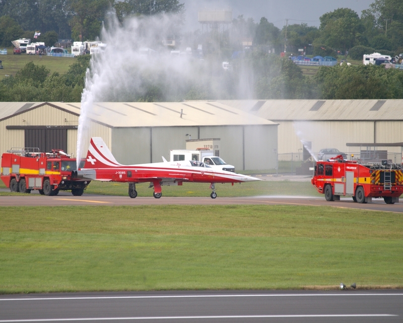 NORTHROP F-5 TIGER J-3085 PATROUILLE SUISSE P7083239(1).jpg