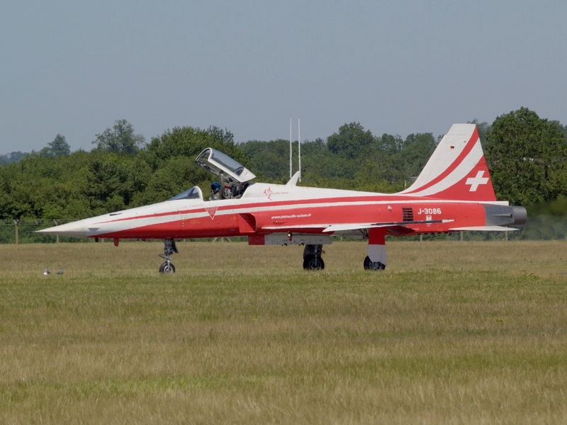 NORTHROP F-5 TIGER J-3086 PATROUILLE SUISSE P1012347(1).jpg