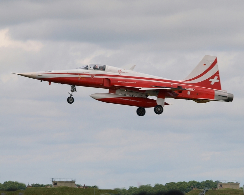 NORTHROP F-5 TIGER J-3087 PATROUILLE SUISSE P1011492(1).jpg :: OLYMPUS DIGITAL CAMERA
