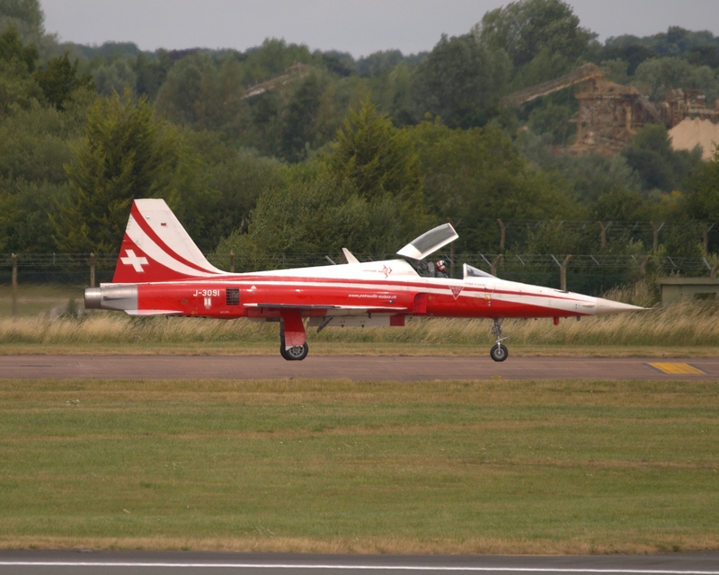 NORTHROP F-5 TIGER J-3091 PATROUILLE SUISSE P7170271(1).jpg