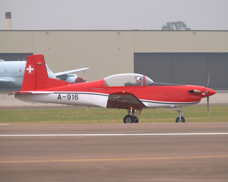 PILATUS PC-7 A-916 PC-7 DISPLAY TEAM P1010166(1).jpg