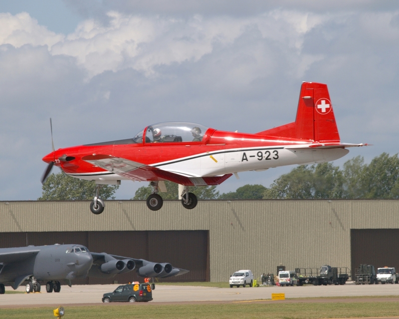 PILATUS PC-7 A-923 PC-7 DISPLAY TEAM P7156958(1).jpg