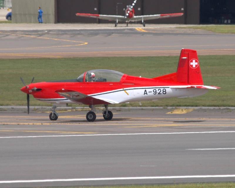 PILATUS PC-7 A-928 PC-7 DISPLAY TEAM P7189359(1).jpg