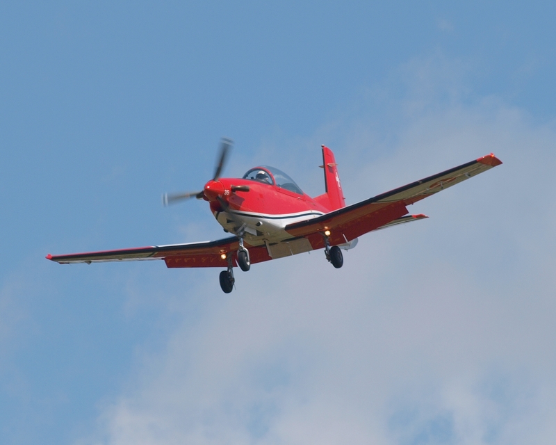 PILATUS PC-7 A-935 PC-7 DISPLAY TEAM P1016151(1).jpg :: OLYMPUS DIGITAL CAMERA