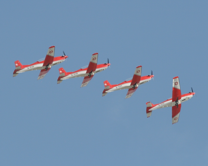 PILATUS PC-7 PC-7 DISPLAY TEAM 1470.jpg