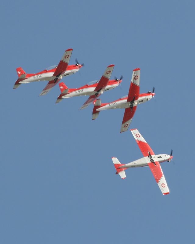 PILATUS PC-7 PC-7 DISPLAY TEAM 1472.jpg