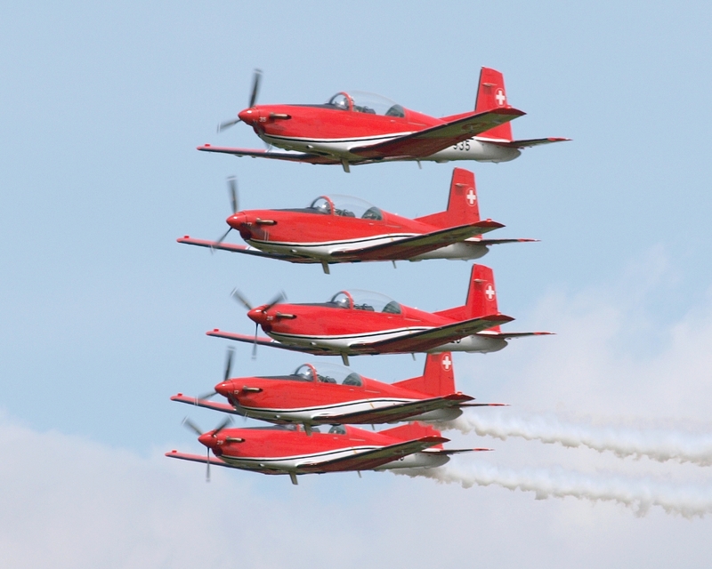 PILATUS PC-7 PC-7 DISPLAY TEAM P1014858.jpg :: OLYMPUS DIGITAL CAMERA