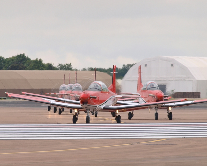 PILATUS PC-7 PC-7 DISPLAY TEAM P1015864.jpg :: OLYMPUS DIGITAL CAMERA