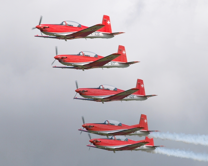 PILATUS PC-7 PC-7 DISPLAY TEAM P1016058.jpg :: OLYMPUS DIGITAL CAMERA