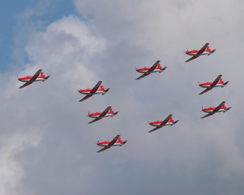 PILATUS PC-7 PC-7 DISPLAY TEAM P1016100.jpg :: OLYMPUS DIGITAL CAMERA