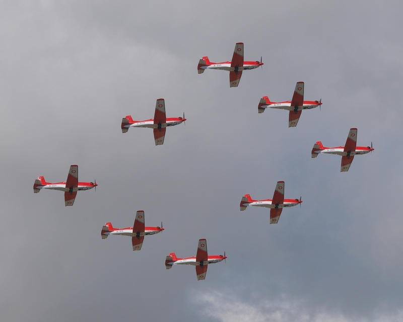 PILATUS PC-7 PC-7 DISPLAY TEAM P1016142.jpg :: OLYMPUS DIGITAL CAMERA