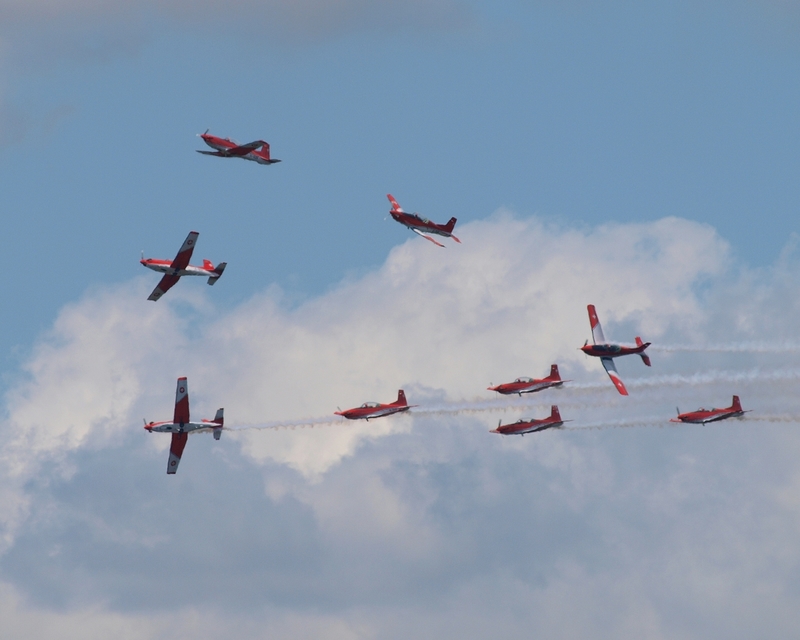 PILATUS PC-7 PC-7 DISPLAY TEAM P1016145.jpg :: OLYMPUS DIGITAL CAMERA