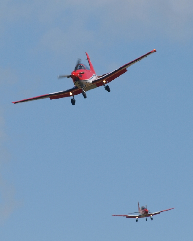 PILATUS PC-7 PC-7 DISPLAY TEAM P1016147.jpg :: OLYMPUS DIGITAL CAMERA