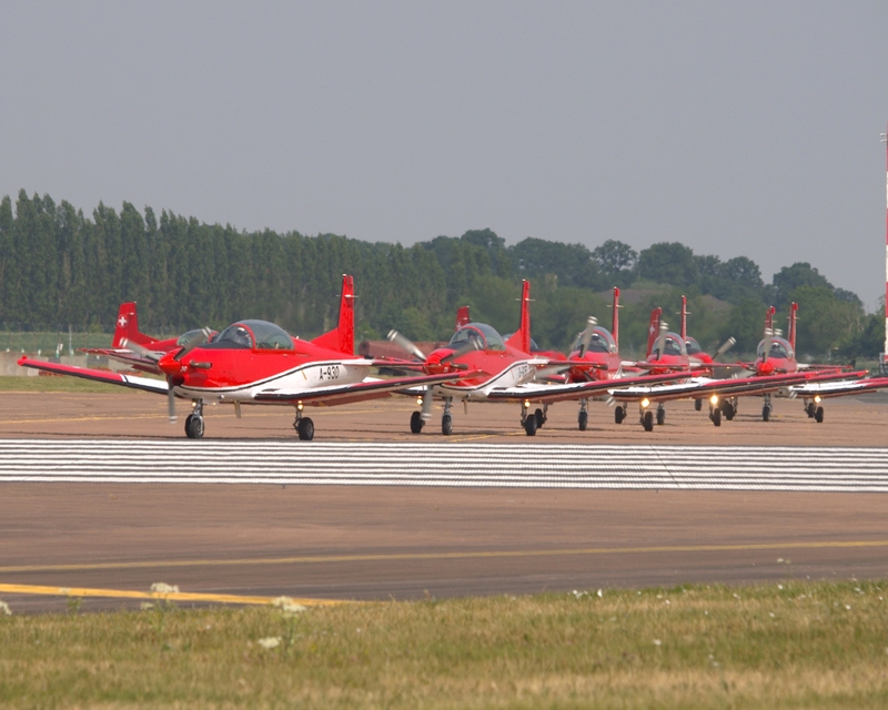 PILATUS PC-7 PC-7 DISPLAY TEAM P1018873.jpg