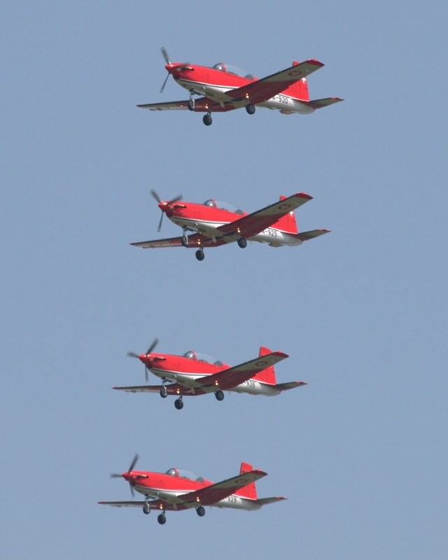 PILATUS PC-7 PC-7 DISPLAY TEAM P1018959.jpg