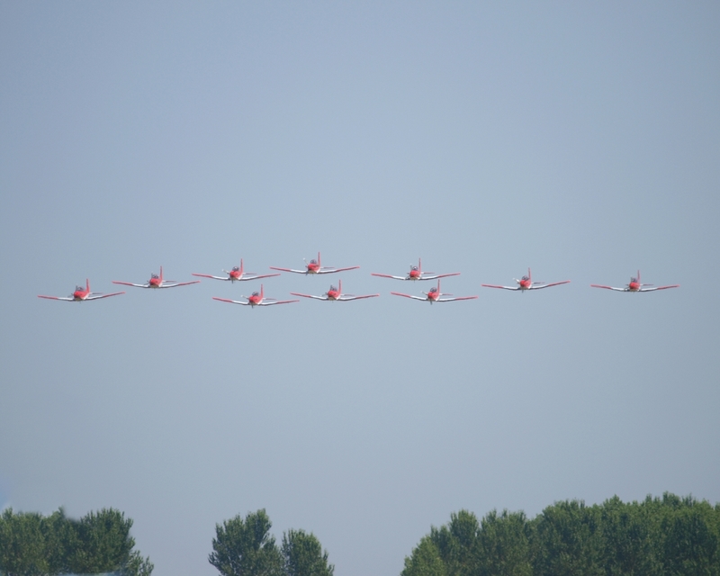 PILATUS PC-7 PC-7 SWISS DISPLAY TEAM E3122122.jpg :: OLYMPUS DIGITAL CAMERA