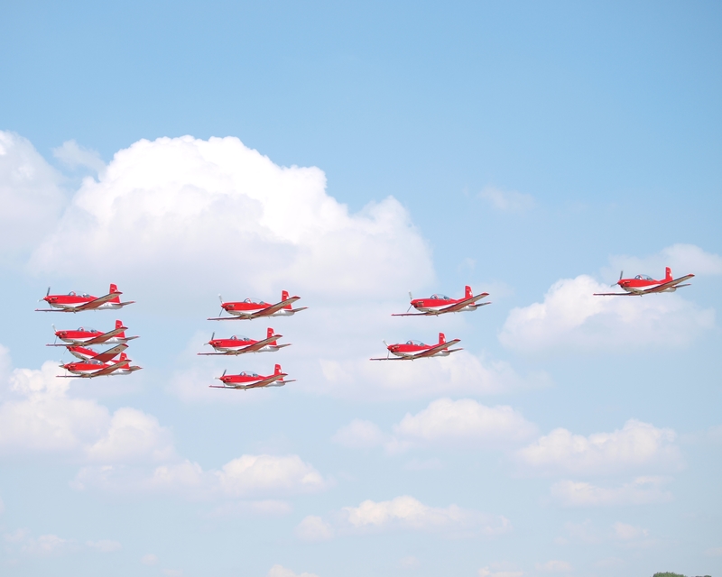 PILATUS PC-7 PC-7 SWISS DISPLAY TEAM E3122126.jpg :: OLYMPUS DIGITAL CAMERA