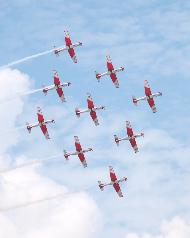 PILATUS PC-7 PC-7 SWISS DISPLAY TEAM E3133584.jpg :: OLYMPUS DIGITAL CAMERA
