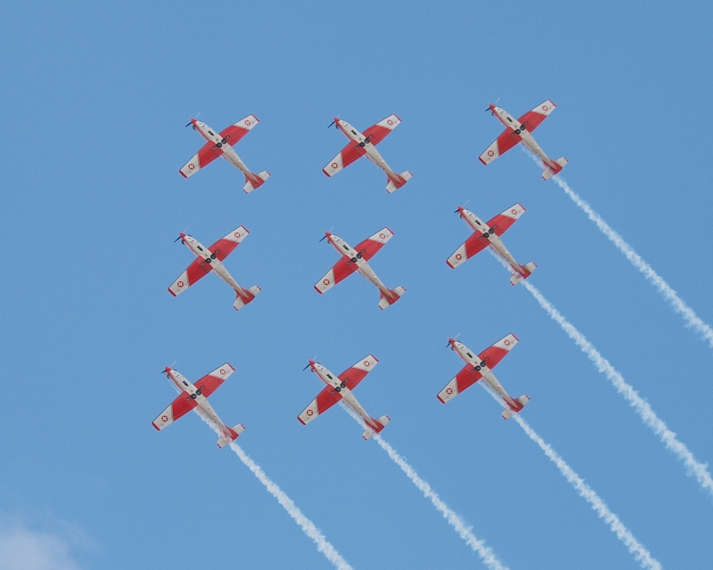 PILATUS PC-7 PC-7 SWISS DISPLAY TEAM E3145560.jpg :: OLYMPUS DIGITAL CAMERA