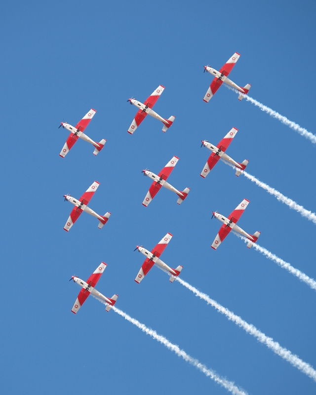 PILATUS PC-7 PC-7 SWISS DISPLAY TEAM E3156910.jpg :: OLYMPUS DIGITAL CAMERA