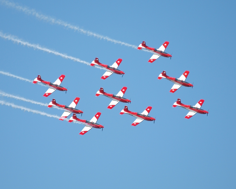PILATUS PC-7 PC-7 SWISS DISPLAY TEAM E3156915.jpg :: OLYMPUS DIGITAL CAMERA