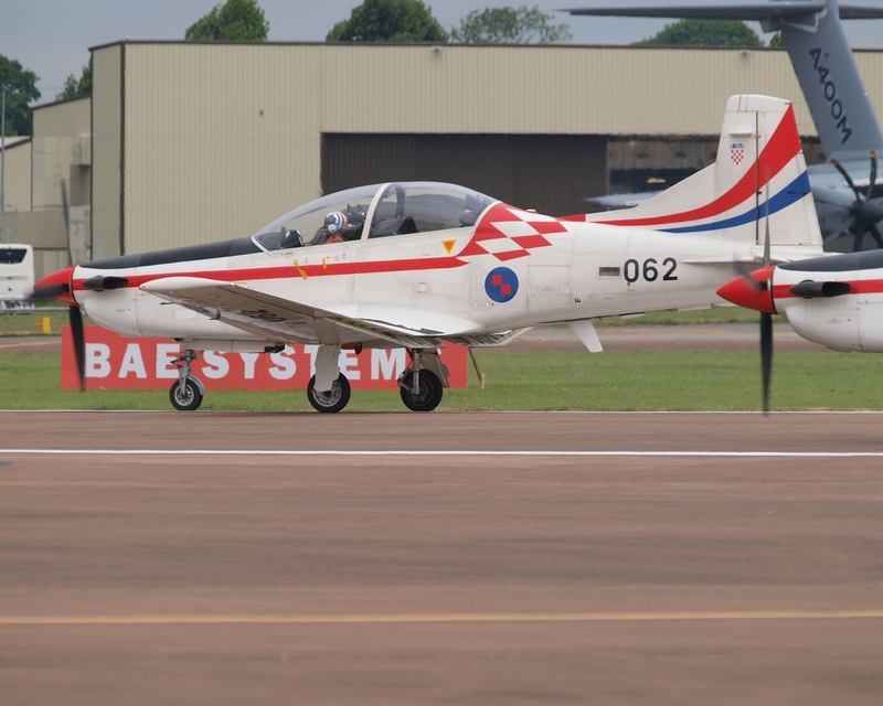 PILATUS PC-9M 062 KRILA OLUJE P1013750.jpg :: OLYMPUS DIGITAL CAMERA