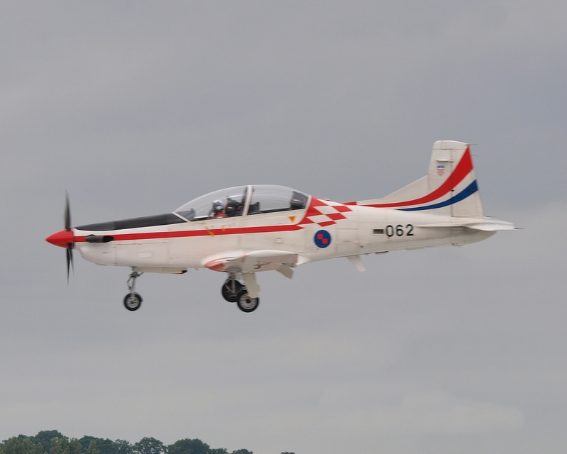 PILATUS PC-9M 062 KRILA OLUJE P1013812.jpg :: OLYMPUS DIGITAL CAMERA