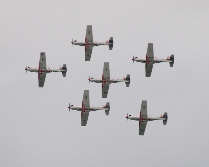 PILATUS PC-9M KRILA OLUJE P1013759.jpg :: OLYMPUS DIGITAL CAMERA