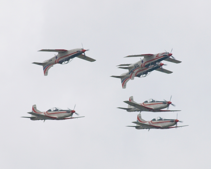 PILATUS PC-9M KRILA OLUJE P1013786.jpg :: OLYMPUS DIGITAL CAMERA