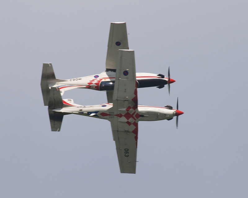 PILATUS PC-9M KRILA OLUJE P1015152.jpg :: OLYMPUS DIGITAL CAMERA