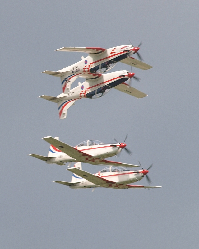 PILATUS PC-9M KRILA OLUJE P1015181.jpg :: OLYMPUS DIGITAL CAMERA
