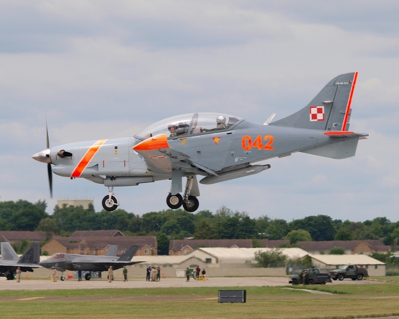 PZL-130 ORLIK 042 ORLIK AEROBATIC GROUP P1010770.jpg :: OLYMPUS DIGITAL CAMERA