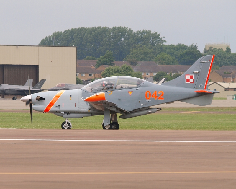 PZL-130 ORLIK 042 ORLIK AEROBATIC GROUP P1013855.jpg :: OLYMPUS DIGITAL CAMERA